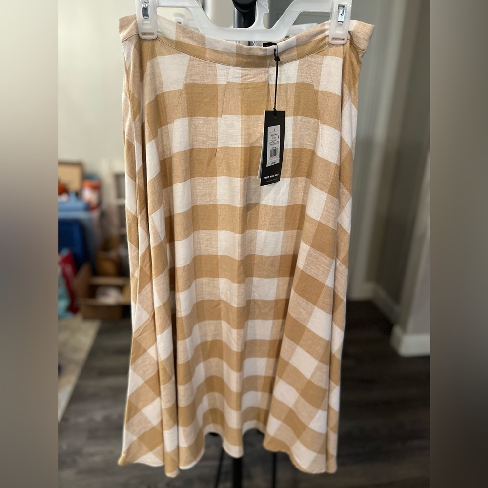 Mid-length skirt